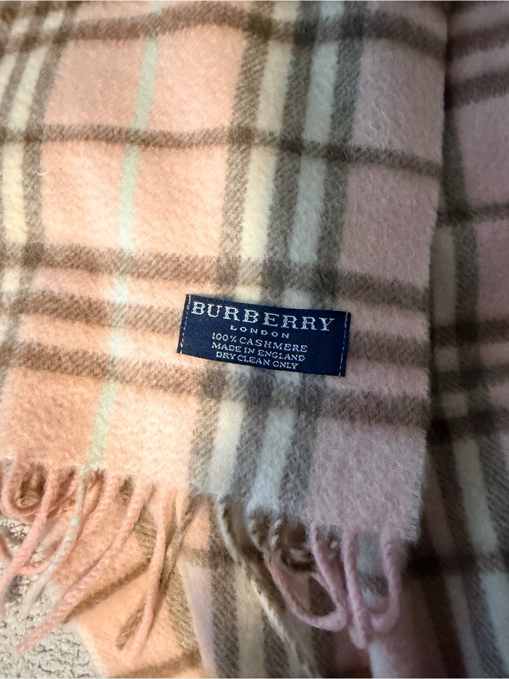 Authentic Burberry 100% cashmere pink plaid scarf with fridge - Picture 2 of 6